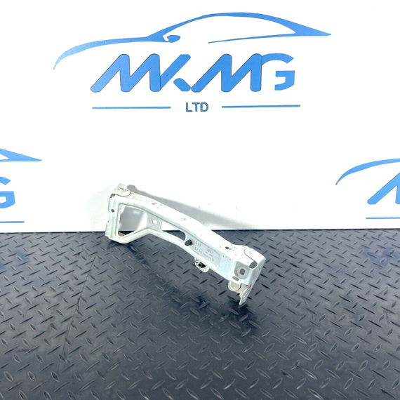 16-19 AUDI A4 B9 GENUINE WING MOUNTING BRACKET  PASSENGER LEFT SIDE 8W0821135B