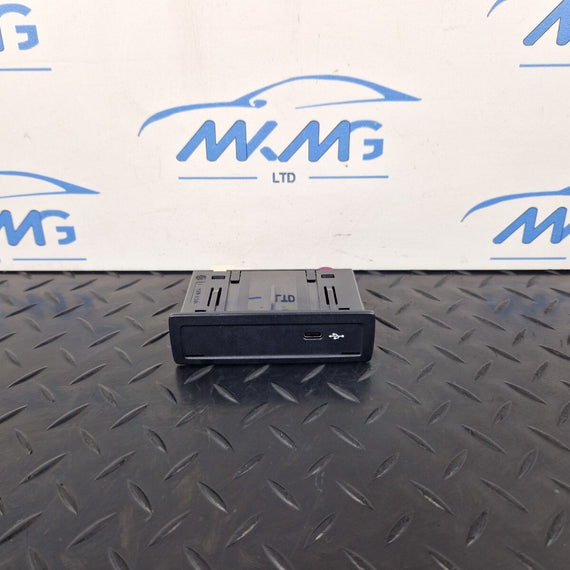 19-ON MERCEDES B CLASS W247 CENTRE CONSOLE USB CONNECTION PORT A2478203902