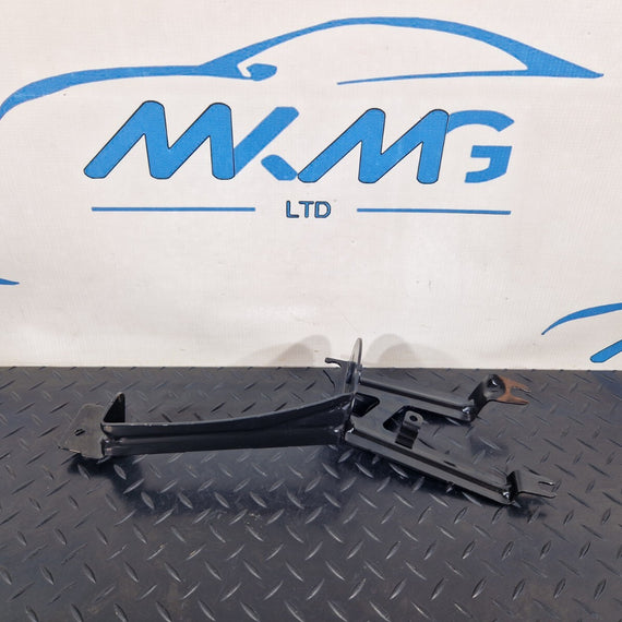 19-ON MERCEDES BENZ B CLASS W247 ABS PUMP MOUNT BRACKET SUPPORT A1774303400