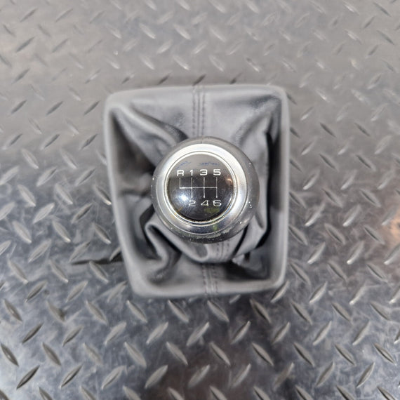 16-19 AUDI A4 B9 6 SPEED MANUAL LEATHER GEAR KNOB AND GAITER TRIM 8W0863278A