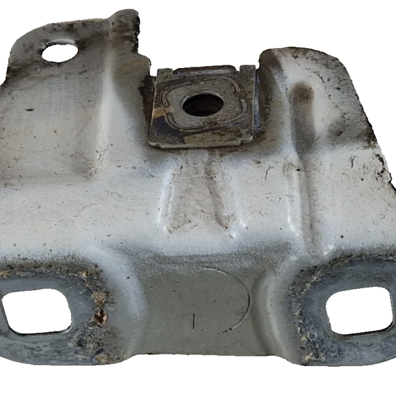 11-18 BMW 6 SERIES F13 LEFT N/S SIDE FENDER WING PANEL MOUNT BRACKET HOLDER