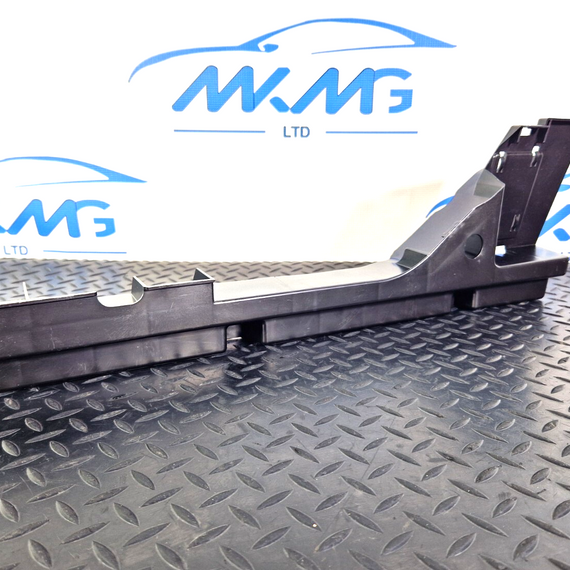 14-19 MERCEDES BENZ GLA X156 OEM RIGHT QUARTER PANEL TRIM BRACKET A1568901200