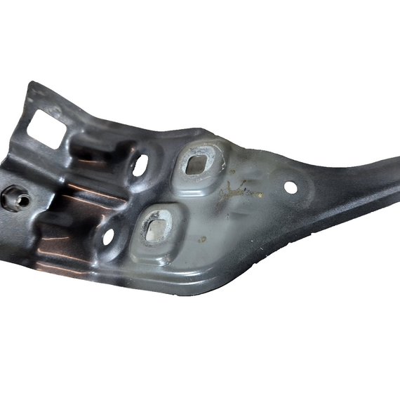 19-ON MERCEDES BENZ B CLASS W247 FRONT RIGHT SIDE WING BRACKET A2478810300