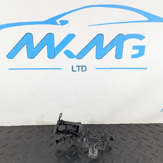 13-19 MERCEDES BENZ CLA C117 SUSPENSION STRUT FRONT LEFT BRACKET A2464210594