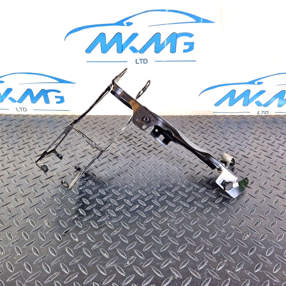 12-18 BMW 3 SERIES F30 LCI GENUINE FRONT RIGHT SIDE HEADLIGHT BRACKET 7245792