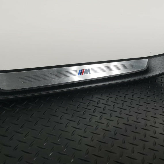 BMW X1 E84 GENUINE PASSENGER LEFT SIDE FRONT KICK PLATE TRIM 7318567