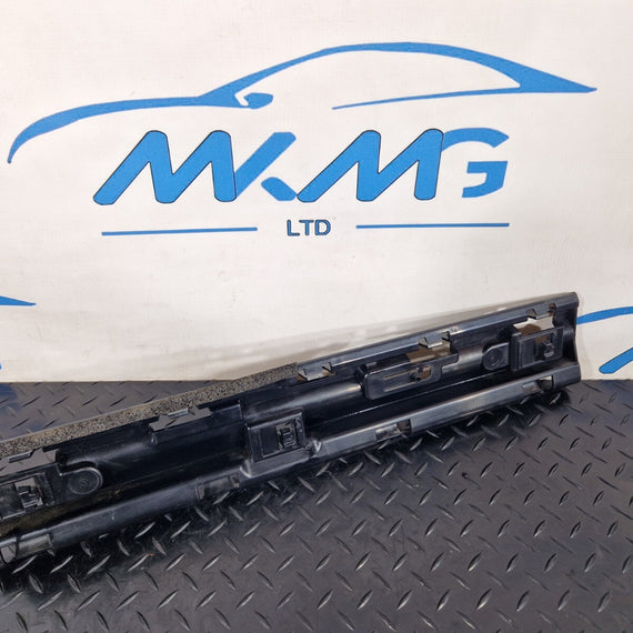 16-22 BMW X1 F48 Left Side Center Side Skirt Bracket Holder 7332331