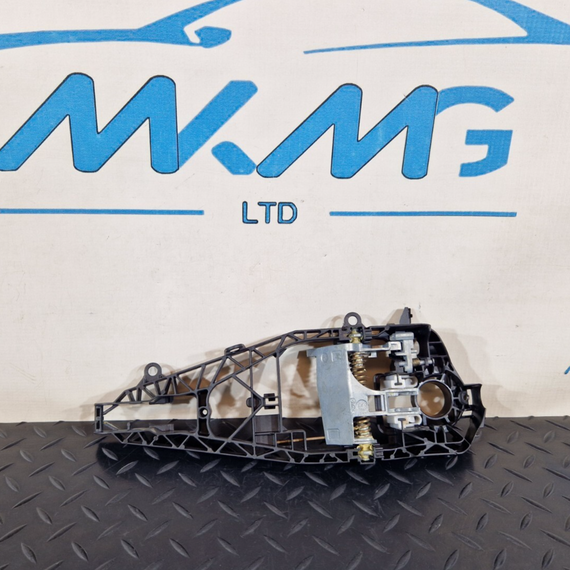 BMW 2 SERIES F45 F46 REAR LEFT N/S DOOR EXTERIOR HANDLE SUPPORT BRACKET 7401209