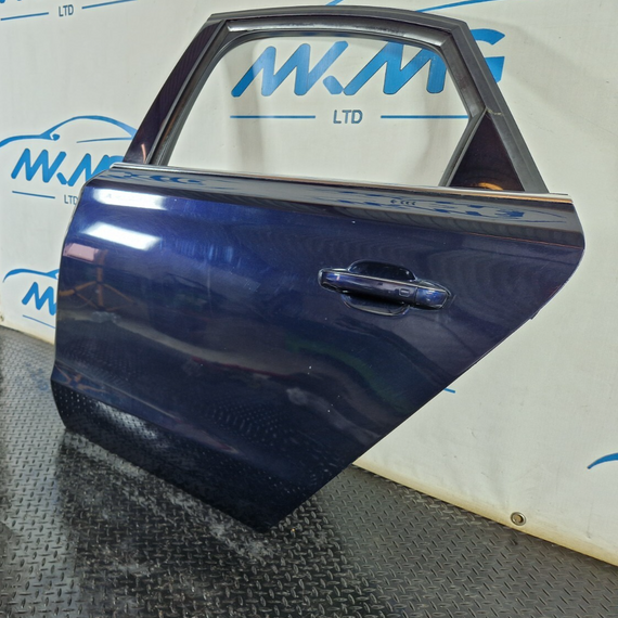 10-17 AUDI A8 4H SALOON GENUINE REAR LEFT N/S/R COMPLETE DOOR IN BLUE LZ5D