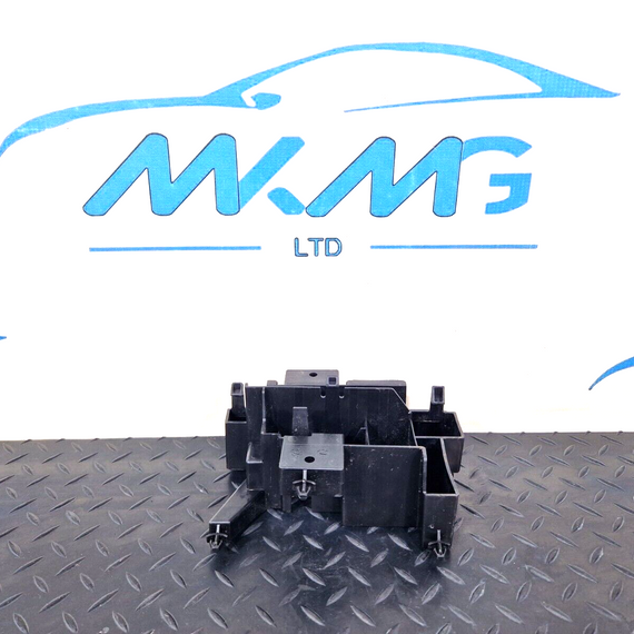 18-ON MERCEDES BENZ SPRINTER W907 GENUINE TRIM A9105450900