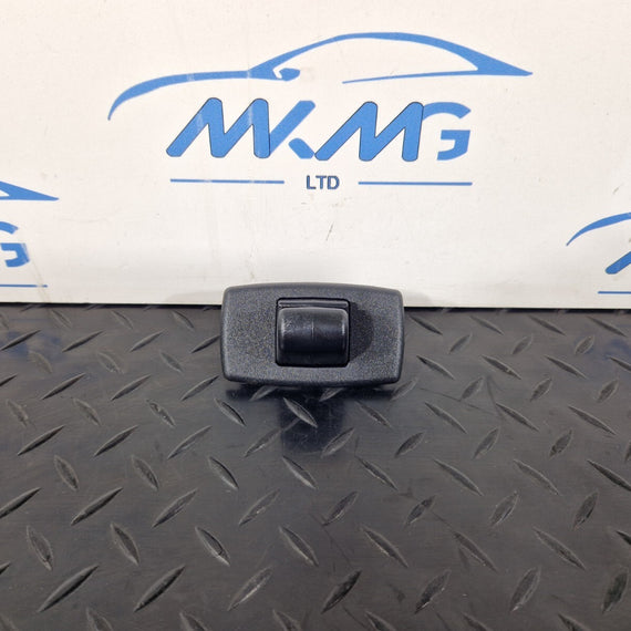 19-ON MERCEDES BENZ CLA C118 SUN VISOR CLIP FIXING BRACKET A1668100012