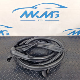 16-23 AUDI A5 F5 SPORTBACK S-LINE FRONT RIGHT SIDE RUBBER DOOR SEAL 8W8831708