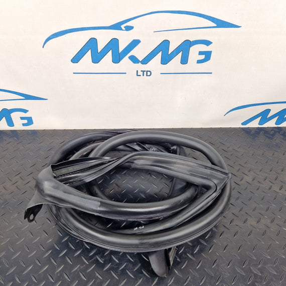 16-23 AUDI A5 F5 SPORTBACK S-LINE FRONT RIGHT SIDE RUBBER DOOR SEAL 8W8831708