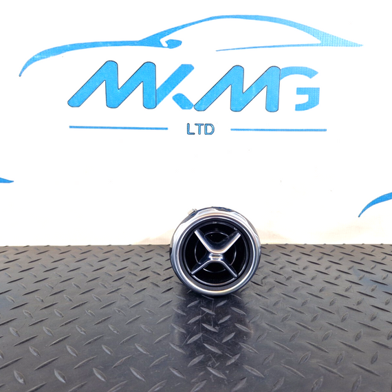 14-19 MERCEDES BENZ GLA X156 OEM DASHBOARD CENTER AIR VENT GRILLE A1568300000