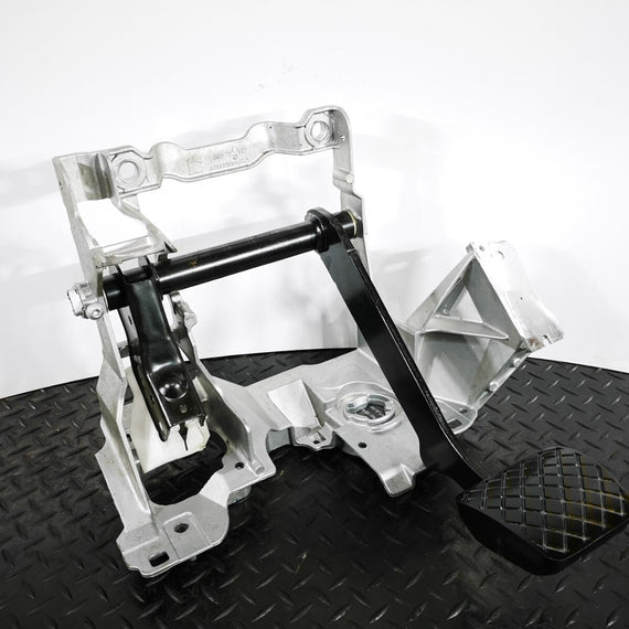 16-19 AUDI A4 B9 V6 3.0TDI AUTOMATIC GEARBOX BRAKE PEDAL & FRAME 8W2723140