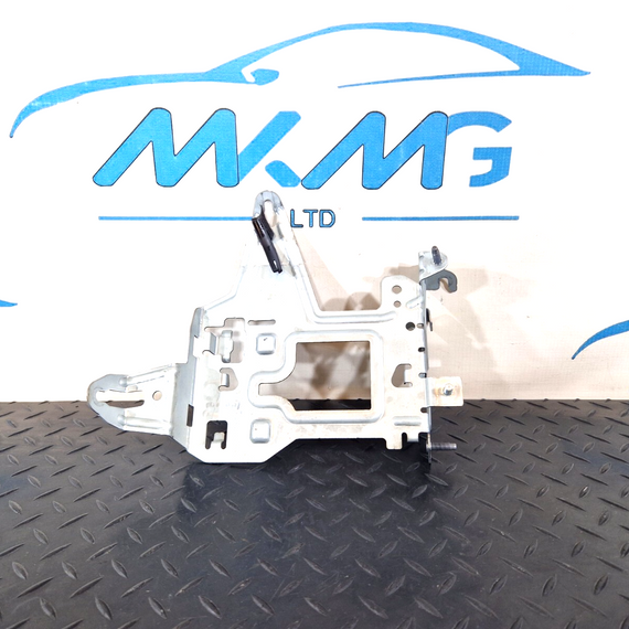 14-21 MERCEDES BENZ C300h W205 FUSE BOX RELAY HOLDER BRACKET A2055451740