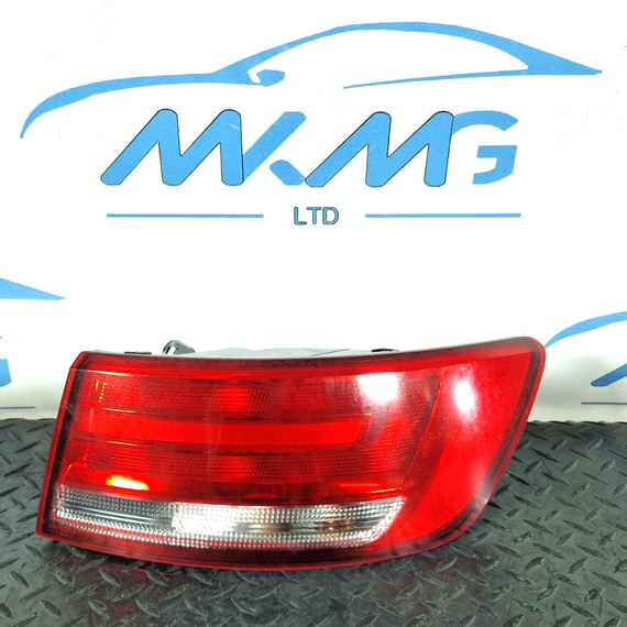 16-19 AUDI A4 B9 SALOON GENUINE REAR RIGHT O/S OUTER TAIL LIGHT 8W5945070A