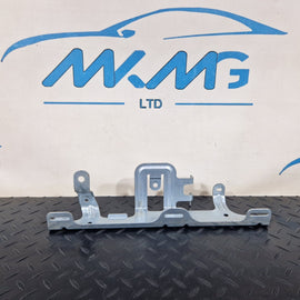 14-21 MERCEDES BENZ C200d W205 GENUINE RIGHT SIDE O/S BOOT BRACKET A2056914400