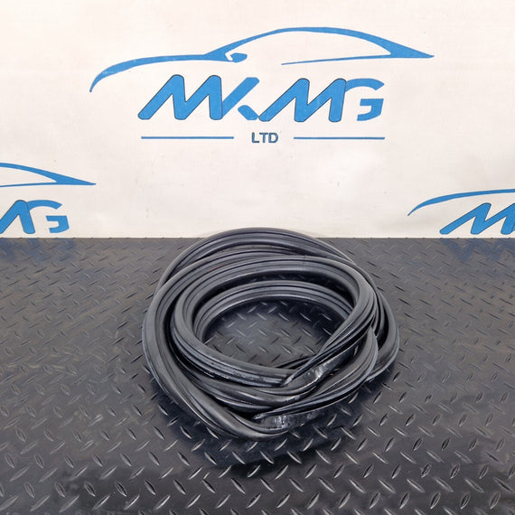 12-18 AUDI A6 C7 REAR LEFT DOOR RUBBER SEAL FITS BOTH LEFT OR RIGHT 4G5833721A