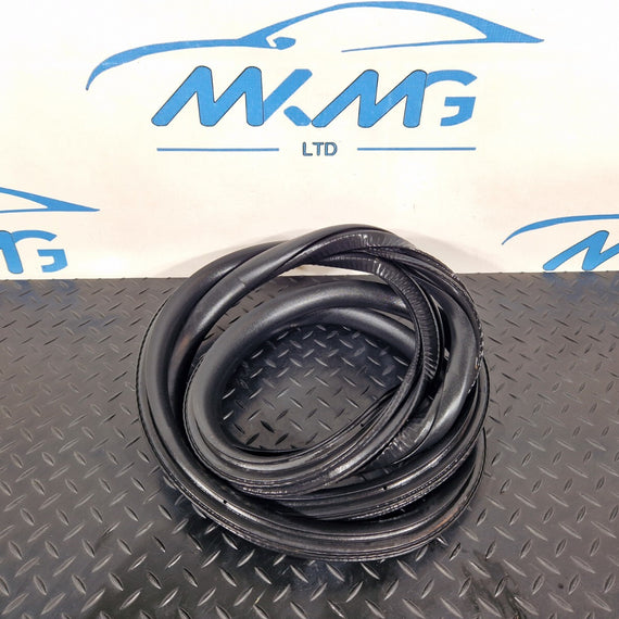 19-ON MERCEDES CLA C118 FRONT LEFT DOOR RUBBER SEAL A1186920500