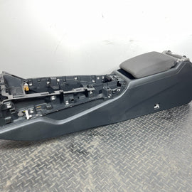 16-19 AUDI A4 B9 SALOON GENUINE CENTRE CONSOLE & ARMREST 8W28632418W0864283A