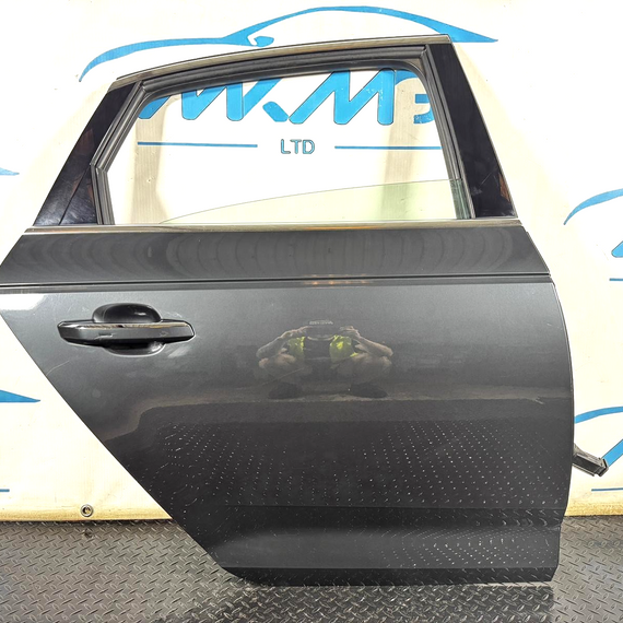 16-19 AUDI A4 B9 SALOON REAR RIGHT O/S/R COMPLETE DOOR IN GREY LX7L