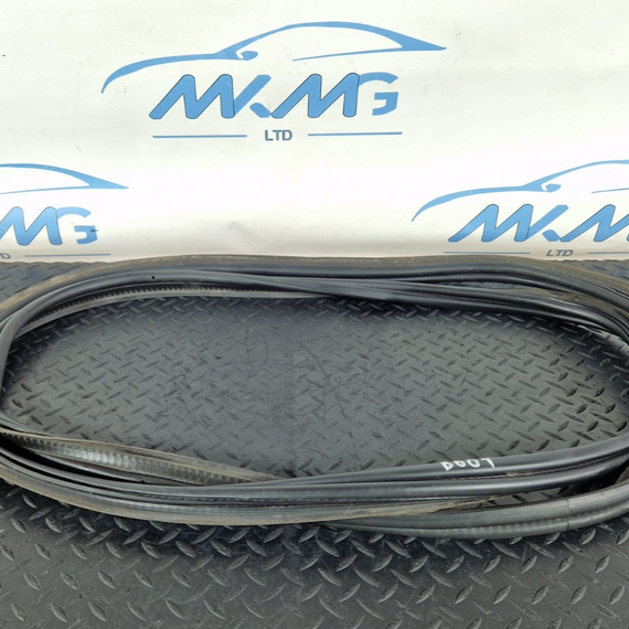 11-19 MERCEDES BENZ ML W166 TAILGATE BOOTLID RUBBER SEAL A1667400178