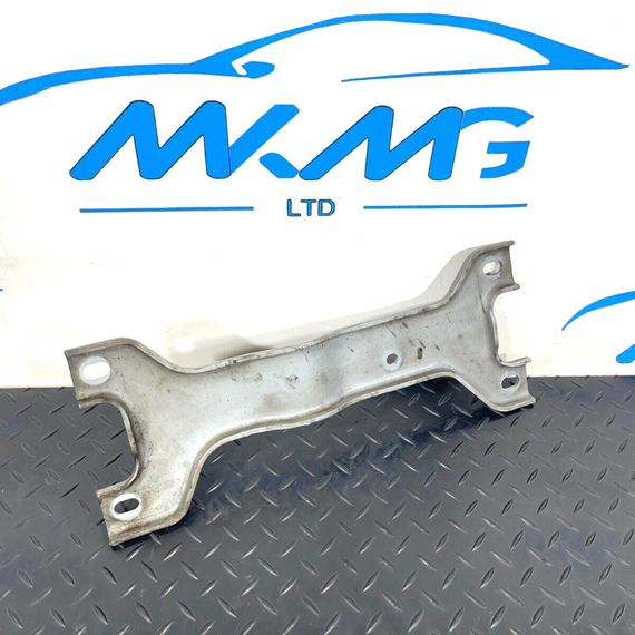19-ON MERCEDES A CLA C188 V177 EQ 250E EXHAUST SYSTEM CENTRE BRACKET A2474921500