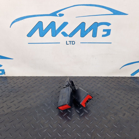 12-17 AUDI S5 CONVERTIBLE REAR TWIN DOUBLE TWIN SEAT BELT BUCKLE 8J8857739J