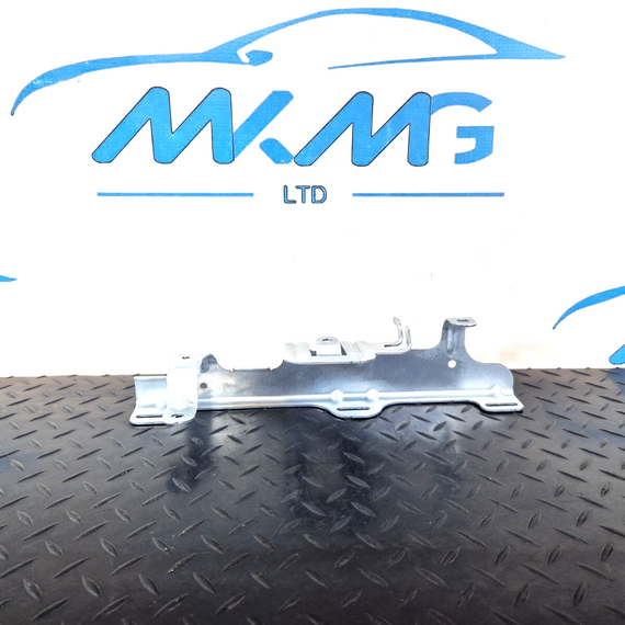 14-21 MERCEDES BENZ C300h W205 GENUINE RIGHT SIDE O/S BOOT BRACKET A2056914400
