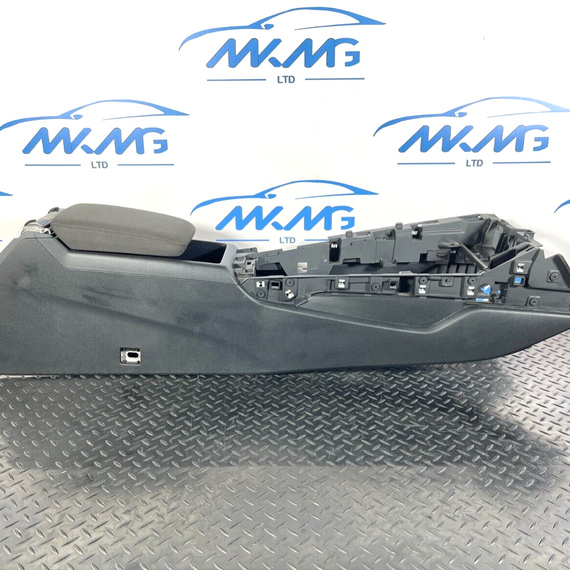 16-19 AUDI A4 B9 ESTATE GENUINE CENTRE CONSOLE & ARMREST 8W2863241/8W0864283A