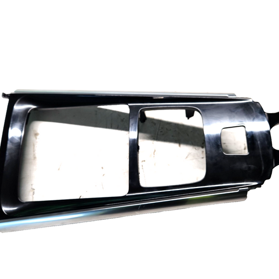 19-ON MERCEDES BENZ B CLASS W247 CENTRE CONSOLE TRIM GENUINE A2476807103