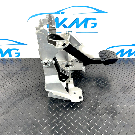 16-19 AUDI A4 B9 GENUINE AUTOMATIC GEARBOX BRAKE PEDAL & FRAME 8W2723140