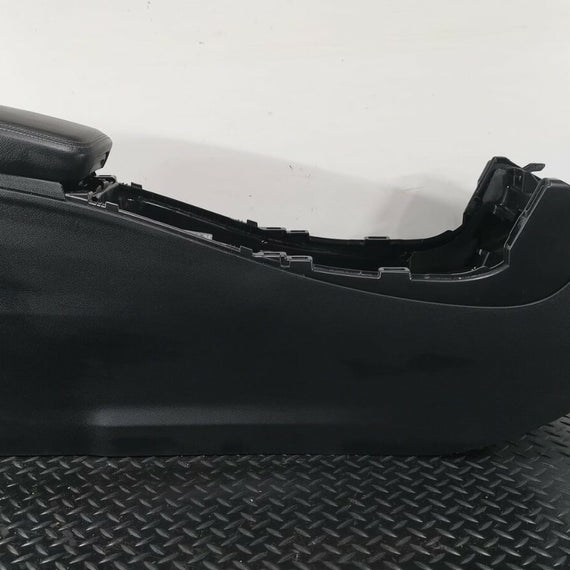 GENUINE 2014 MERCEDES B-CLASS W246 CENTRE CONSOLE ARMREST A2466800400