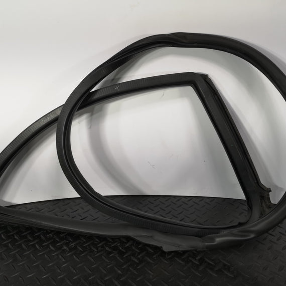 2013 AUDI A5 S-LINE SPORTBACK REAR DRIVER SIDE DOOR RUBBER SEAL 8T8833708C