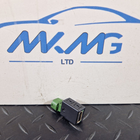 16-19 AUDI A4 B9 GENUINE OEM USB SWITCH PORT SOCKET 5Q0035726