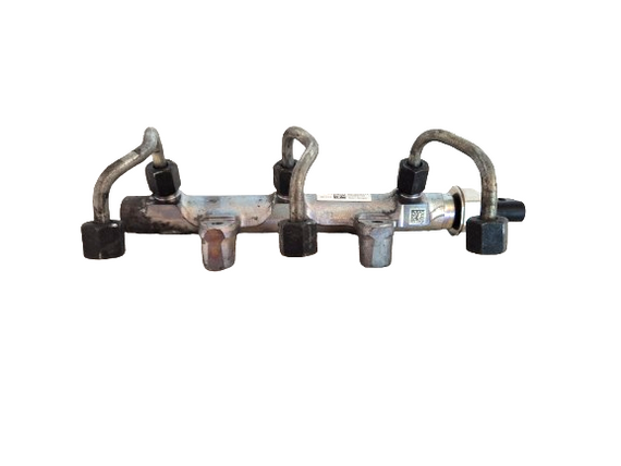 15-18 AUDI A7 4G 3.0 TDI V6 GENUINE FUEL RAIL WITH SENSOR 059130090CS