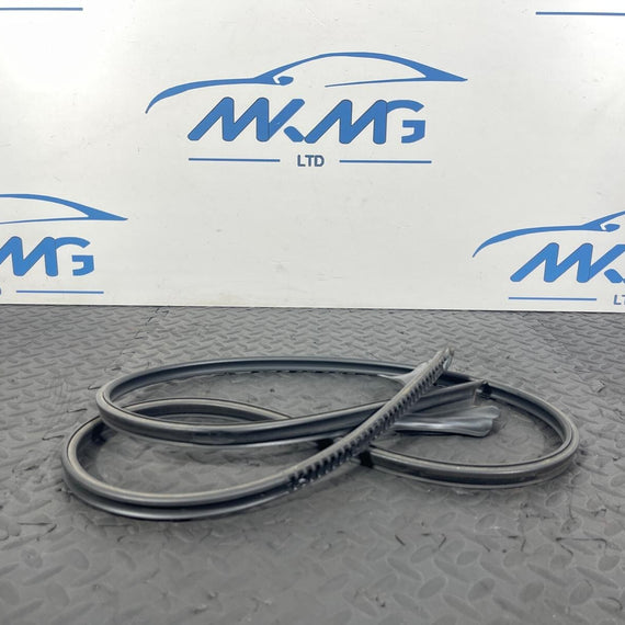 13-19 MERCEDES BENZ CLA C117 FRONT RIGHT DOOR SEAL RUBBER A1176730421