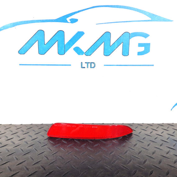 10-13 BMW X5 E70 LCI OEM REAR BUMPER REFLECTOR RIGHT O/S 7158950