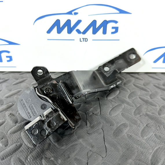 12-18 MERCEDES B A CLASS W176W246  1.5 DIESEL FUEL PUMP BRACKET 166343129R