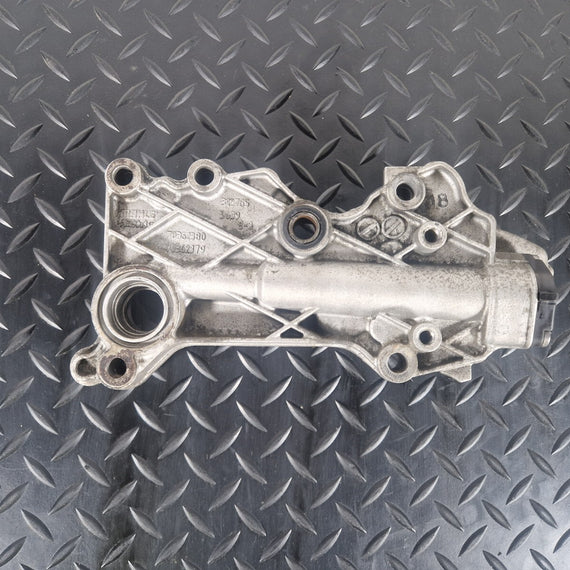 14-21 MERCEDES C CLASS W205 OM651.921 2.1CDI OIL FILTER HOUSING BRACKET 70362380