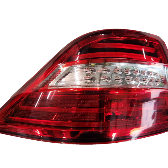 11-19 MERCEDES ML W166 REAR LEFT N/S/R LED OUTER LIGHT A1669063301 (DAMAGED)