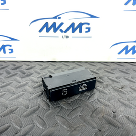 16-19 AUDI A4 B9 GENUINE CONNECTION DEVICE USB CHARGER AND PLUG AUX IN 8W0035708