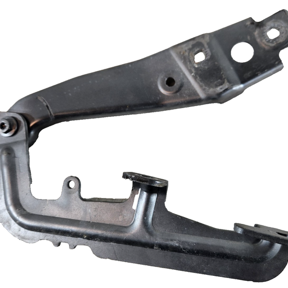 19-ON MERCEDES BENZ B CLASS W247 GENUINE FRONT LEFT BONNET HINGE A2478800128