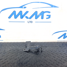 19-ON MERCEDES BENZ CLA C118 GENUINE EXTERIOR BRACKET A2475011000