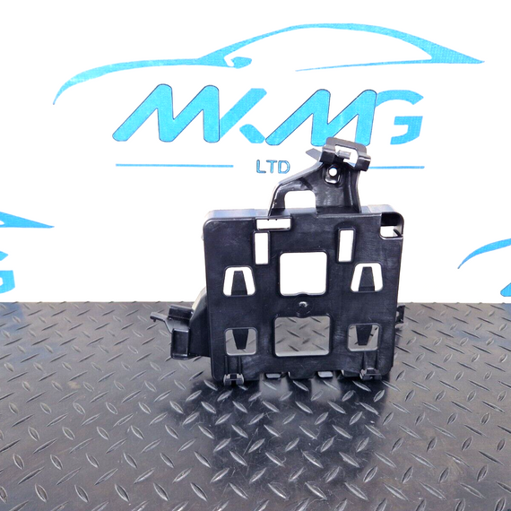 16-19 AUDI A4 AVANT B9 S-LINE COMFORT CONTROL MODULE BRACKET HOLDER 8W0907368