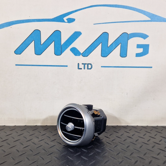 14-21 MERCEDES BENZ W205 OEM FRONT DASHBOARD CENTER AIR VENT GRILLE A2058300301