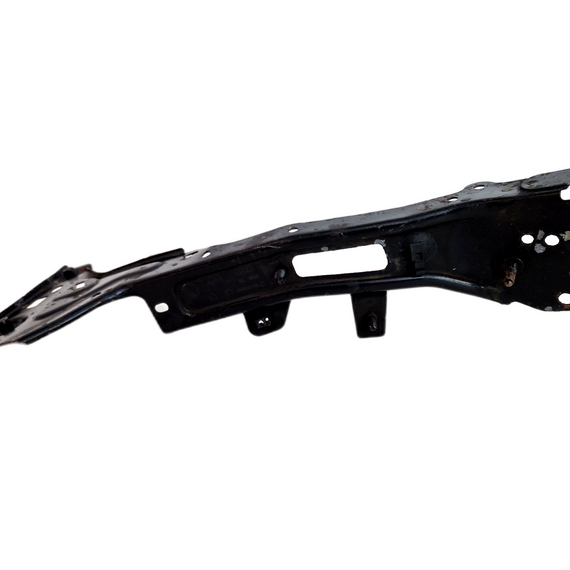 2007 AUDI A4  FRONT WING MOUNTING BRACKET RH DRIVER SIDE 8W0821136C