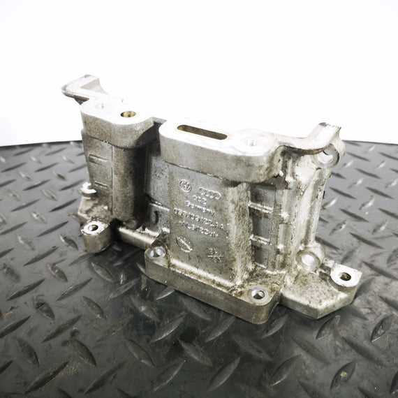 16-19 AUDI A4 B9 GENUINE V6 3.0TDI CSW CYLINDER HEAD END PLATE 059109122AA