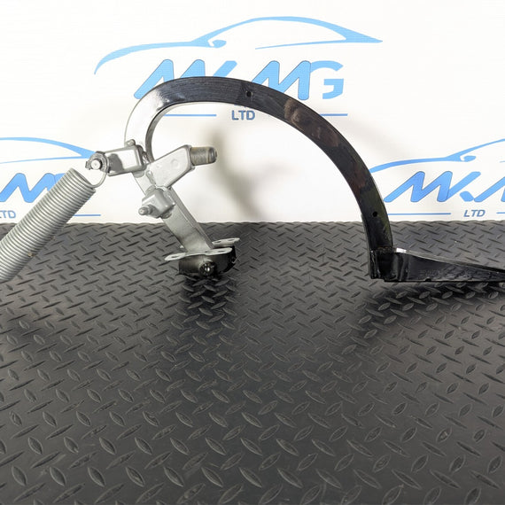 16-19 AUDI A4 B9 SALOON OEM REAR RIGHT O/S BOOT HINGE IN BLACK Y9B 8W5827302A